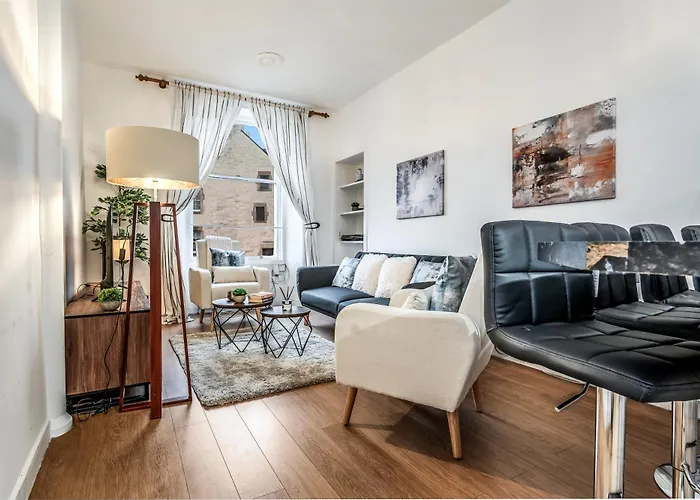 Cozy 2 Bed With Great View - Parking Apartmán *