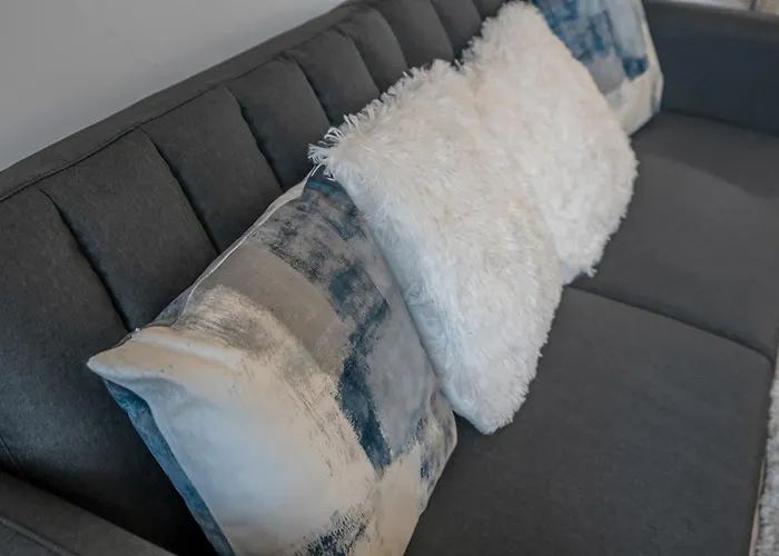 Cozy 2 Bed With Great View - Parking Apartmán *