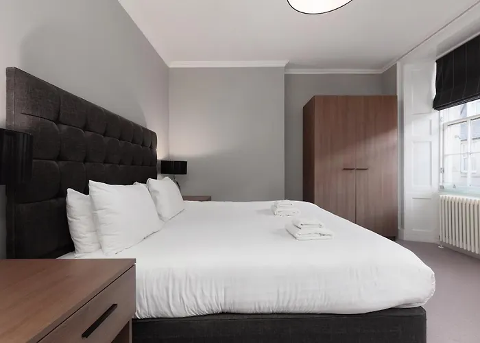 Destiny Scotland - Hill Street * Edimburgo