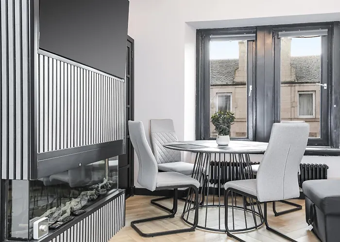 1 Bedroom Gorgie Sleeps 4 Easy Access Apartment *