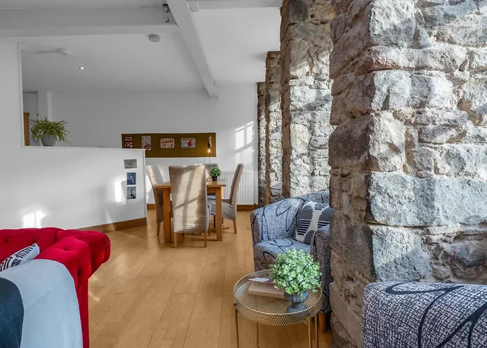 Old Town Romantic Getaway Апартаменты *