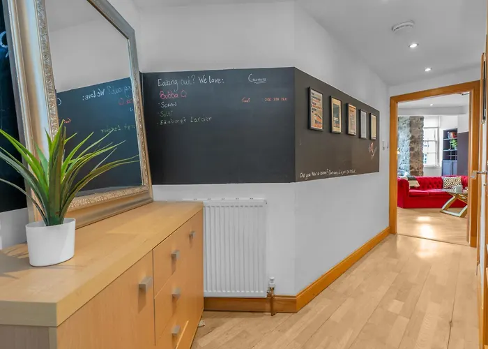 Old Town Romantic Getaway * Эдинбург