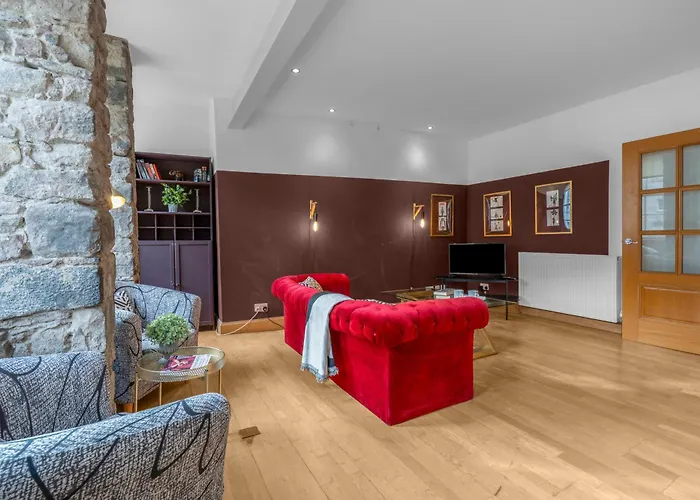 Old Town Romantic Getaway Апартаменты *