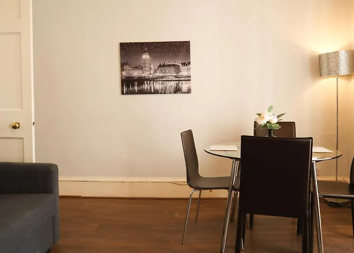 1 Bedrooms Flat In Haymarket, Heart Of Flat Sleeps 4 *