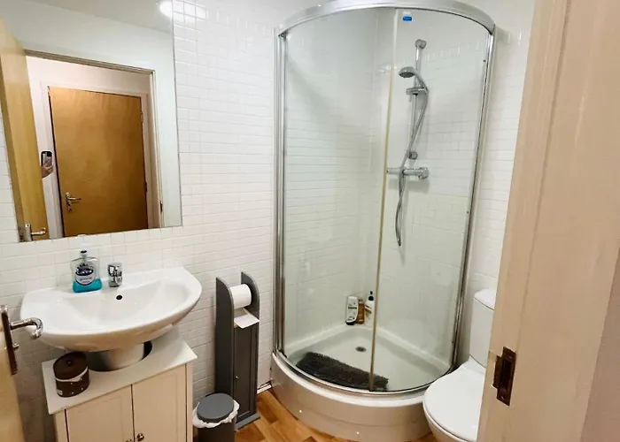 Spacious Retreat At Prime Location With Free Parking& Balcony