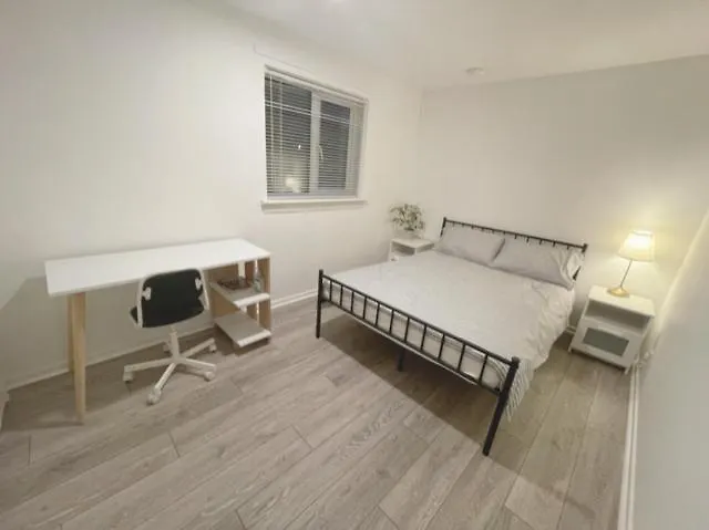 Проживание в семье Double In 3 Bedroom House *