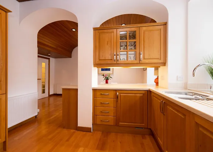 Deluxe 3-bedroom On Princes Street Overlooking Castle Appartamento