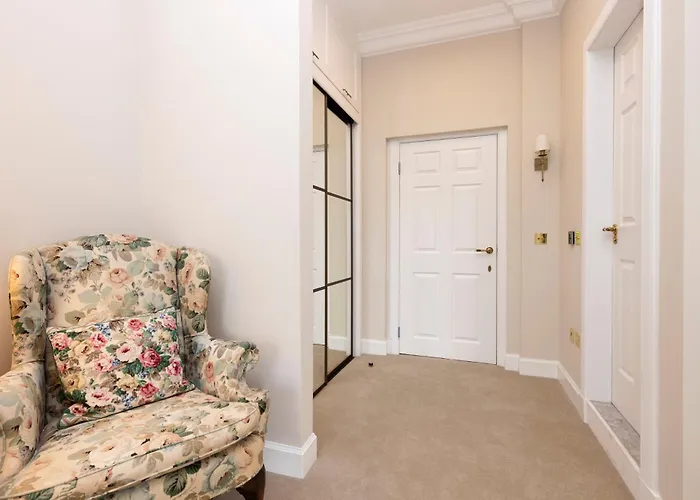 Appartamento Deluxe 3-bedroom On Princes Street Overlooking Castle