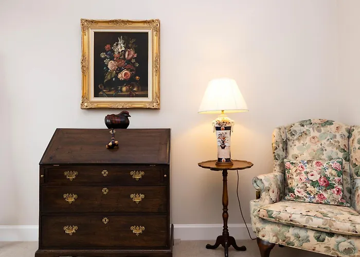 Deluxe 3-bedroom On Princes Street Overlooking Castle *