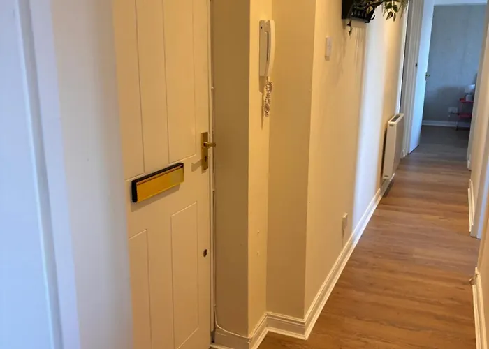 The Shore Modern 2 Bedroom Apartment *