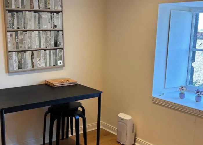 The Shore Modern 2 Bedroom Edinburgh