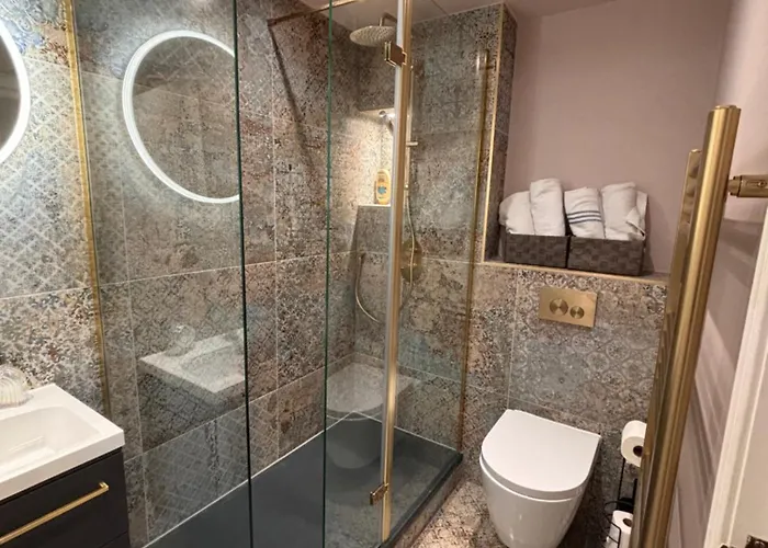 The Shore Modern 2 Bedroom *