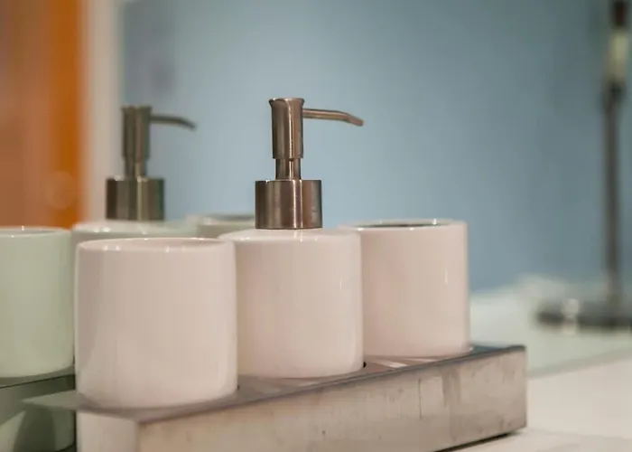 Bright & Stylish West End