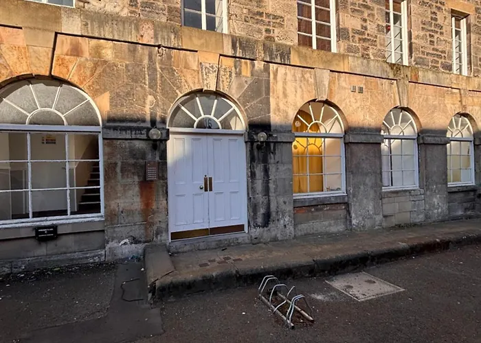 The Shore Modern 2 Bedroom Apartment Edinburgh