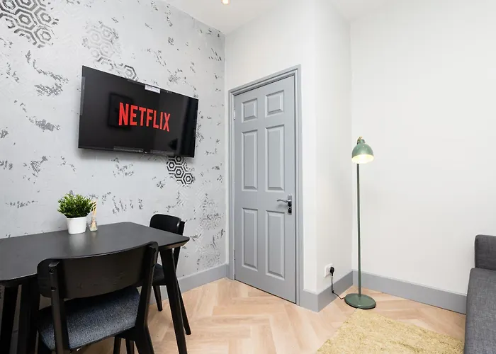 1-Bed Apartment-Free Parking - By Holiday Homes * Edinburgh