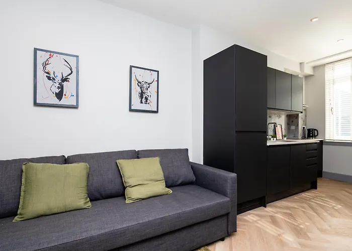 1-Bed Apartment-Free Parking - By Holiday Homes * Edinburgh