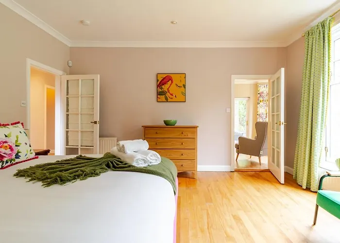 Amulree, Villa Edinburgh
