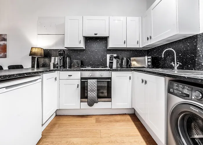 Cozy 2 Bed With Great View - Parking Edinburgh