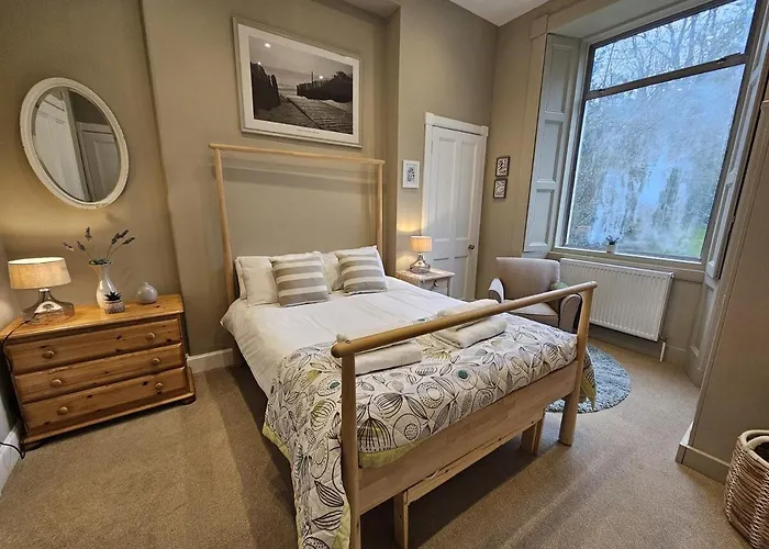 Two-bed In Vibrant Stockbridge, Edinburg