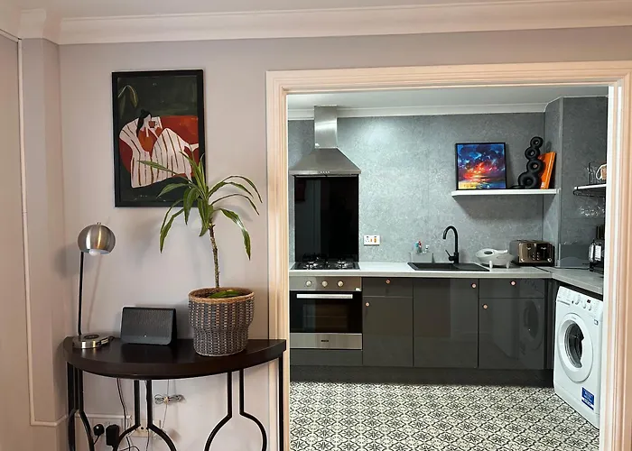 Private Main Door Lovely 2 Bedroom * אדינבורו