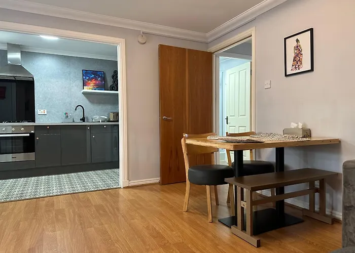 Private Main Door Lovely 2 Bedroom *