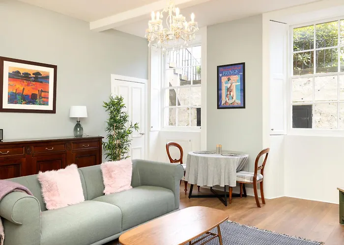 Stylish 1-bedroom אדינבורו