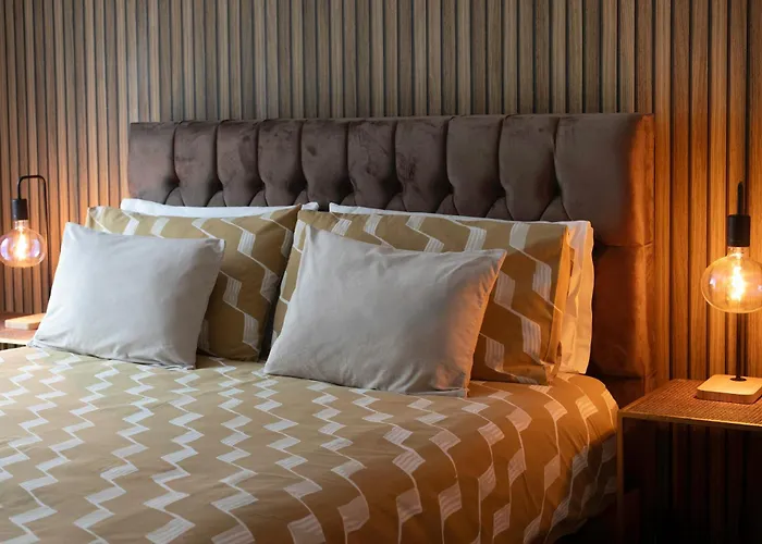 Апартаменты Beautiful Meadowbank With On-street Parking *