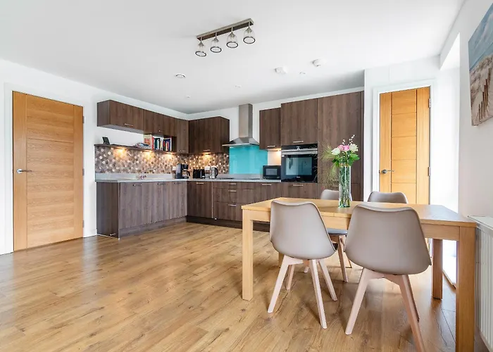 Beautiful Meadowbank With On-street Parking * Эдинбург