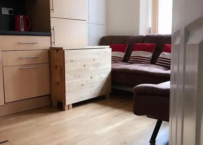 Private Double Bedroom Close To Uni *