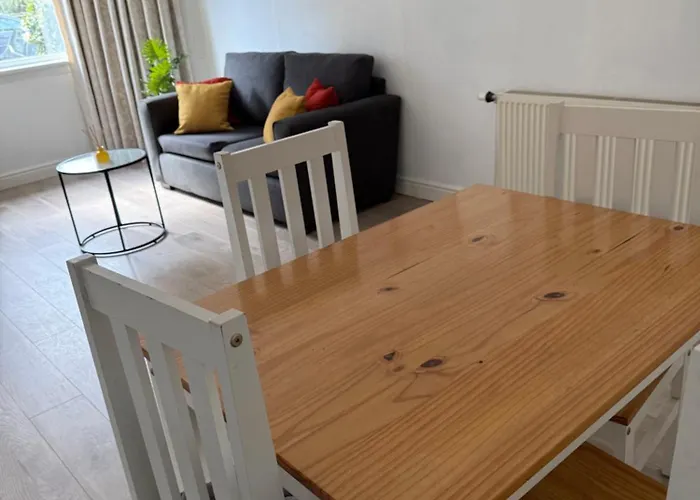 2 Bedroom Flat On Ground Floor In With Parking