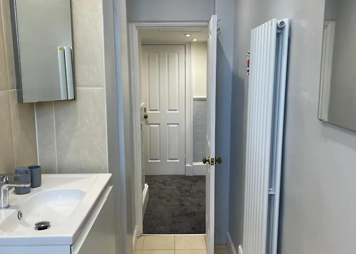 Entire Victorian House 2br - 4 Guests