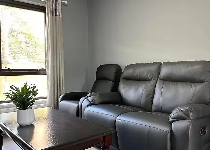 Apartment Two Bedroom Flat In Center With Free Parking