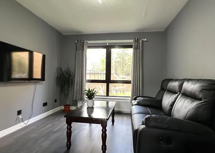Two Bedroom Flat In Center With Free Parking Apartment