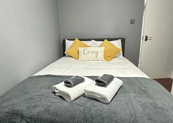Apartment Two Bedroom Flat In Center With Free Parking *