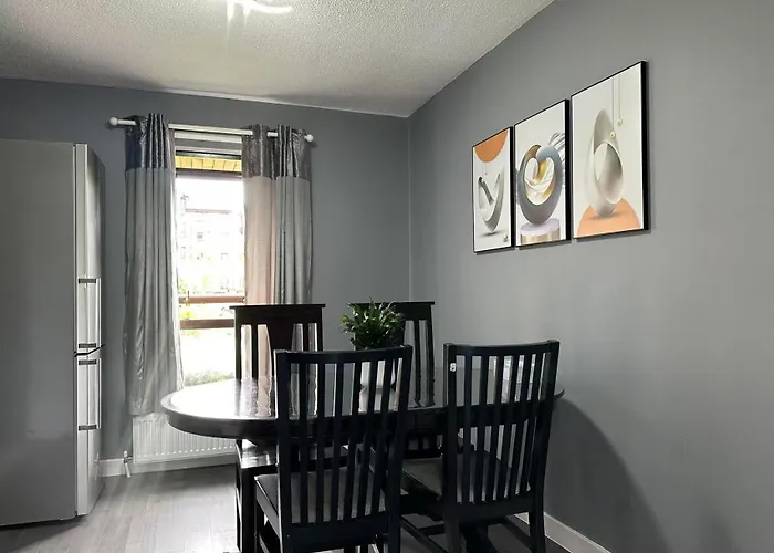 Apartment Two Bedroom Flat In Center With Free Parking