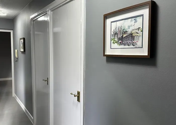 Two Bedroom Flat In Center With Free Parking *