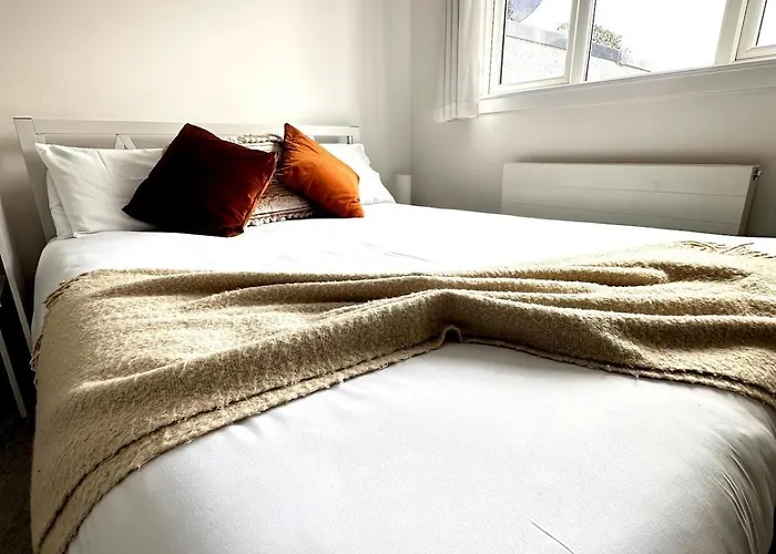 Kaimes Kip Stylish Five Bedroom