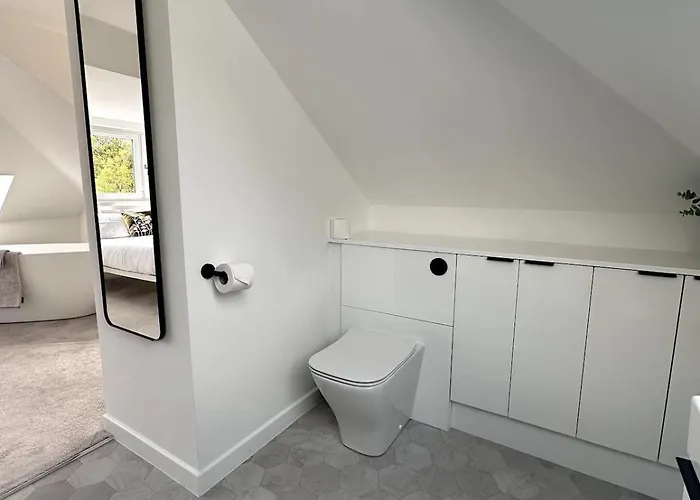 Kaimes Kip Stylish Five Bedroom *