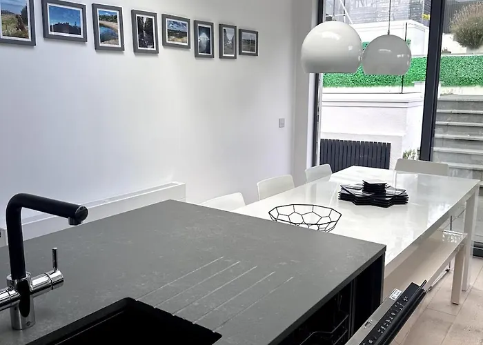 Дом отдыха Kaimes Kip Stylish Five Bedroom *