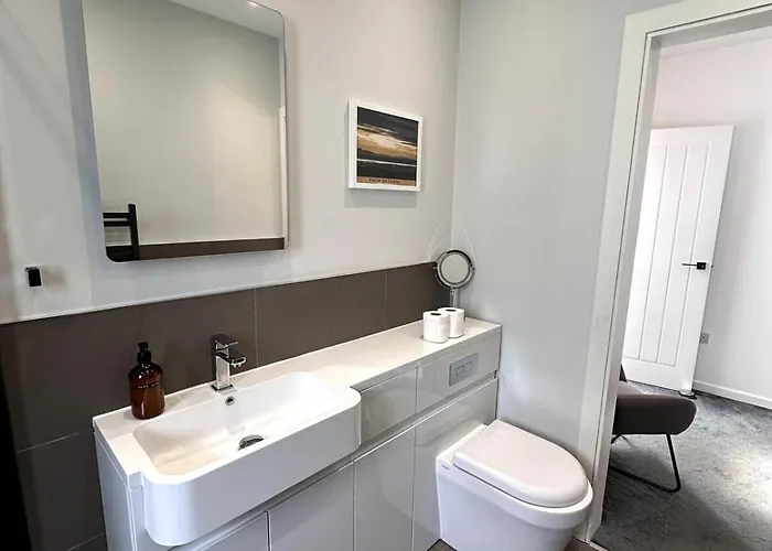 Kaimes Kip Stylish Five Bedroom *