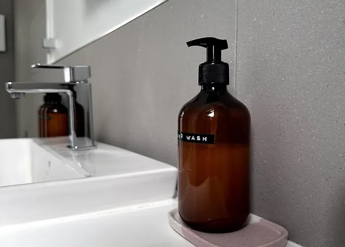 Kaimes Kip Stylish Five Bedroom