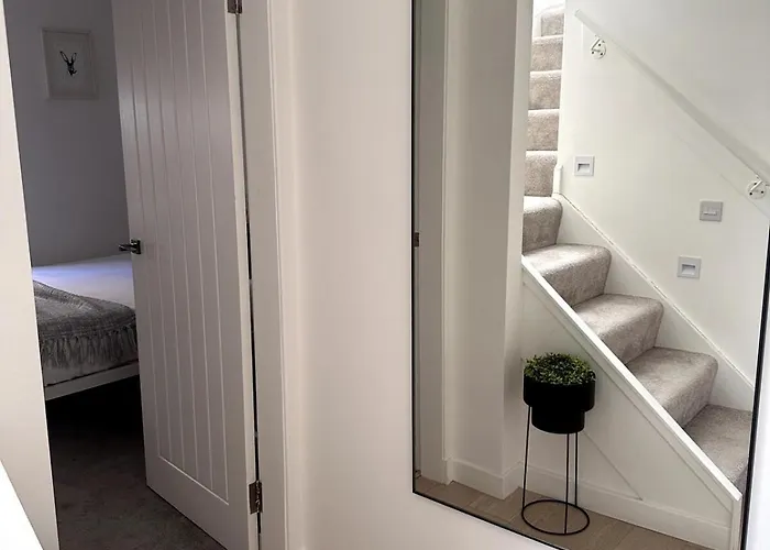 Kaimes Kip Stylish Five Bedroom