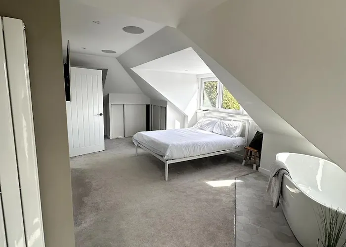 Дом отдыха Kaimes Kip Stylish Five Bedroom *