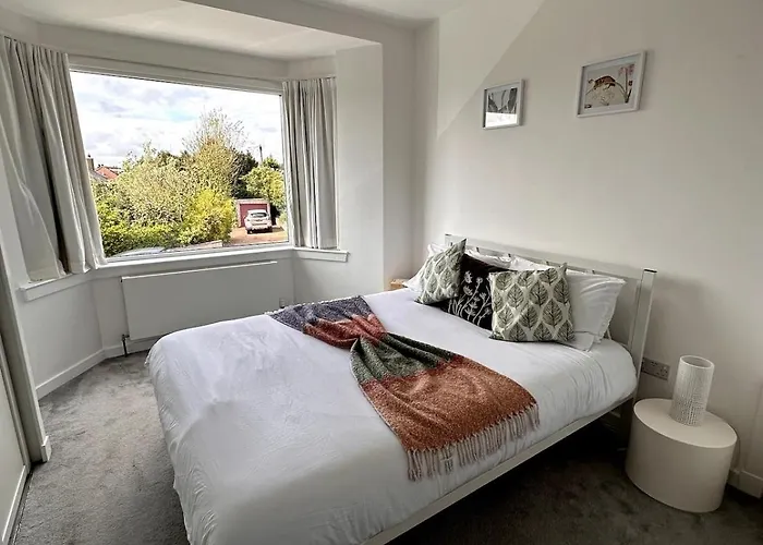 Дом отдыха Kaimes Kip Stylish Five Bedroom Эдинбург