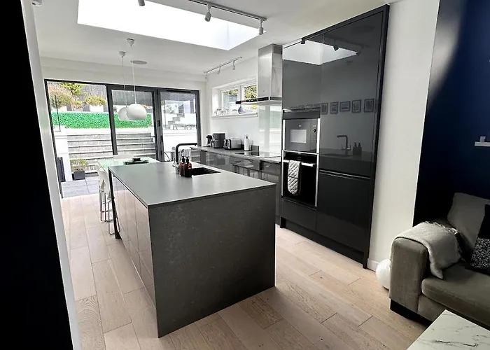 Kaimes Kip Stylish Five Bedroom *