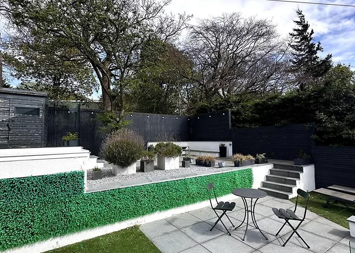 Дом отдыха Kaimes Kip Stylish Five Bedroom *