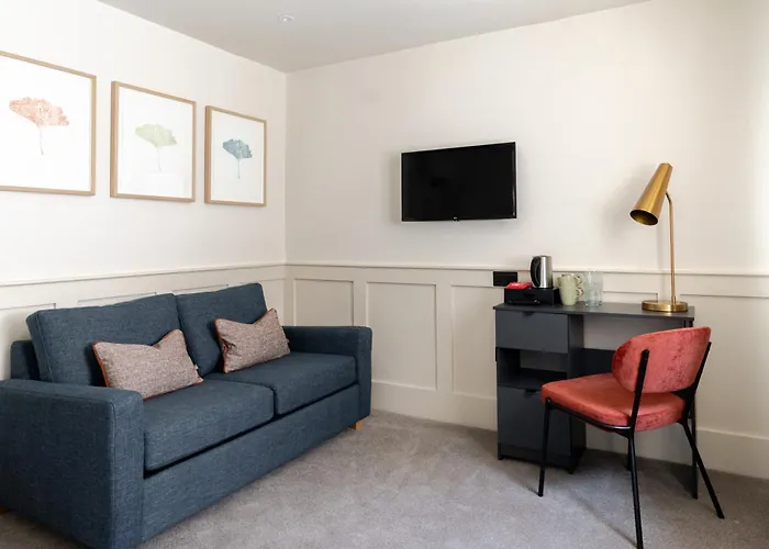 Grove House Hotell 4*
