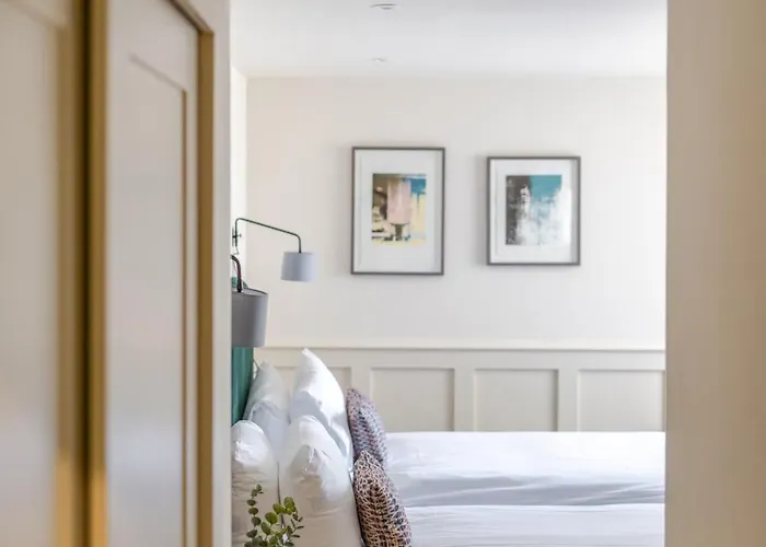 Grove House Hotell 4*