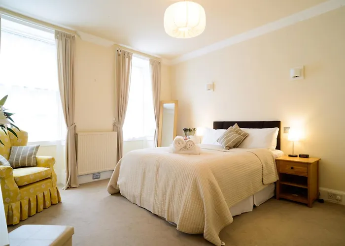 Beautiful Georgian 2 Bedroom Flat Apartment *