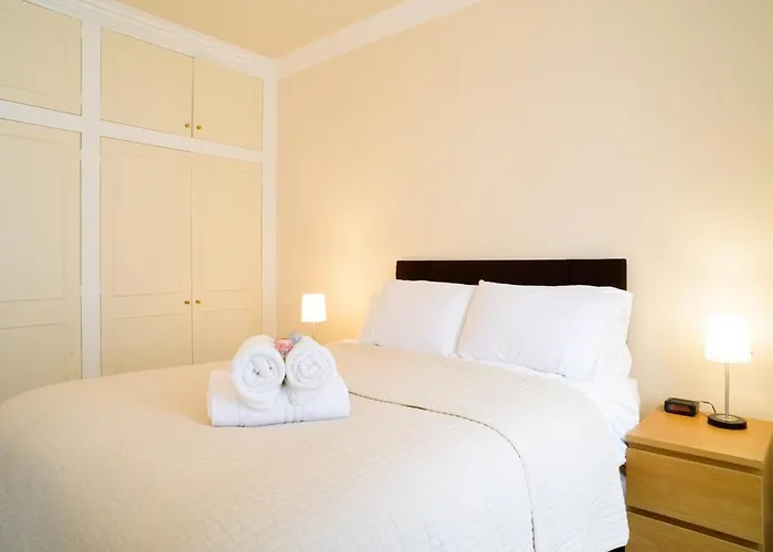 Beautiful Georgian 2 Bedroom Flat *